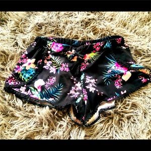 Floral print RUE21 shorts size LG